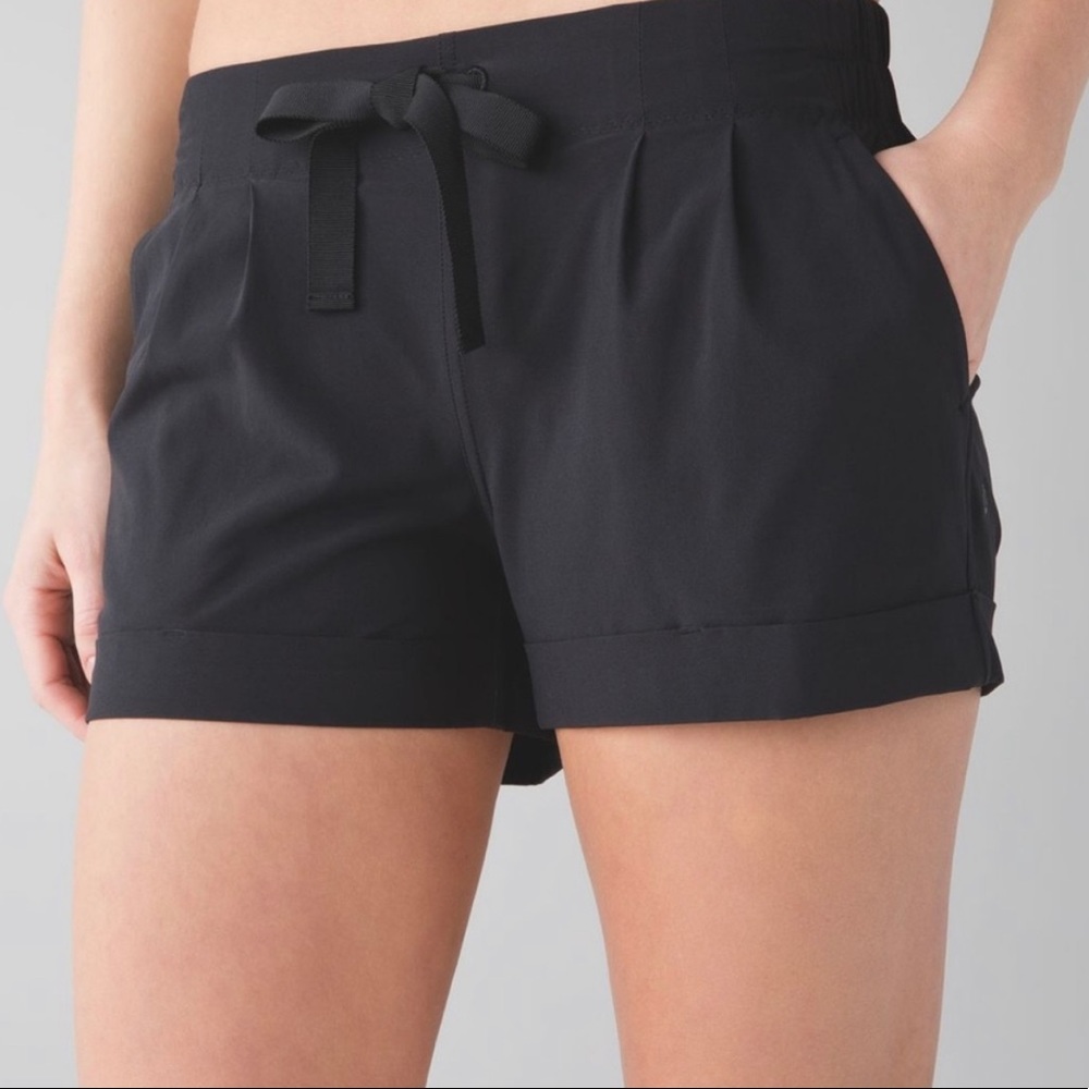 Lululemon Spring Breakaway shorts size 4